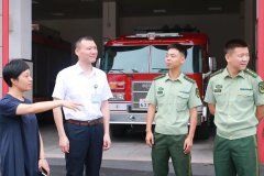 【八一建軍節(jié)特寫】|重慶安琪兒婦產(chǎn)醫(yī)院慰問消防官兵、基層民警 用愛心給夏